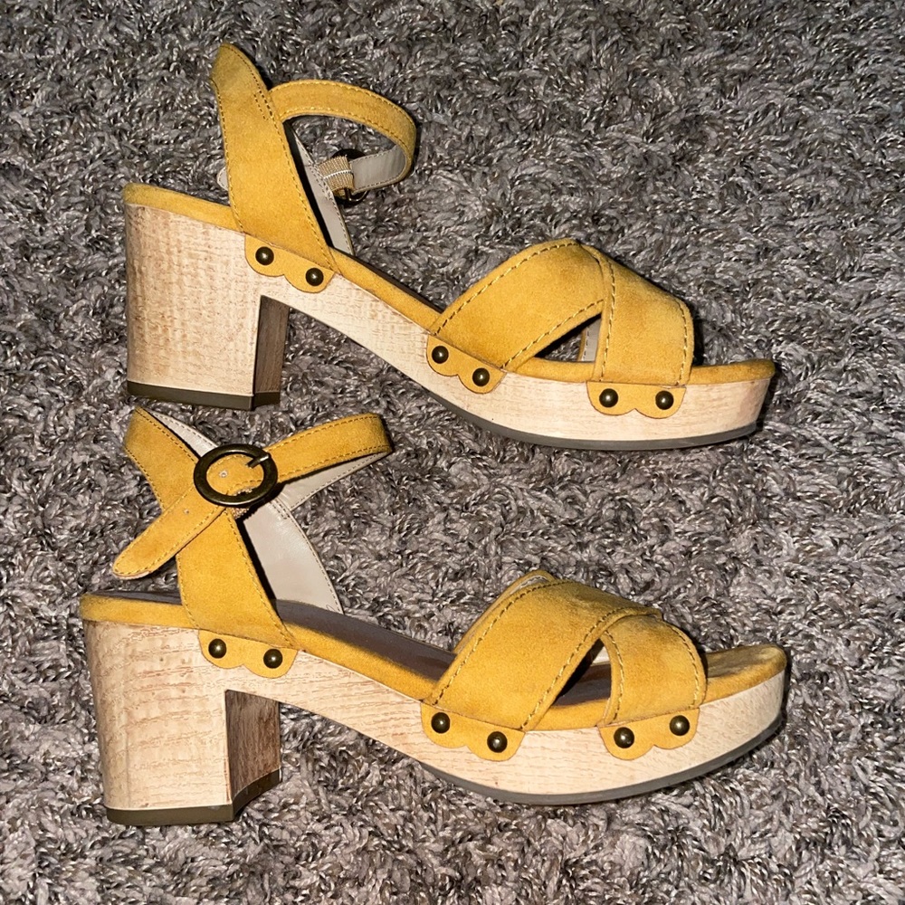Size 6 American Eagle Yellow Wooden Heels